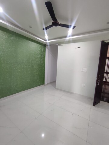 Room in 2 BHK Builder Floor at JakhaN-Rajpur Road – for Rent