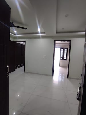 Room in 2 BHK Builder Floor at JakhaN-Rajpur Road – for Rent