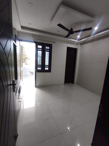 Room in 2 BHK Builder Floor at JakhaN-Rajpur Road – for Rent