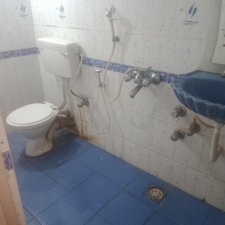 Bathroom, powai-fortune-chs 2 Bedroom 750 Sq.Ft. Apartment In Powai Mumbai 9355663