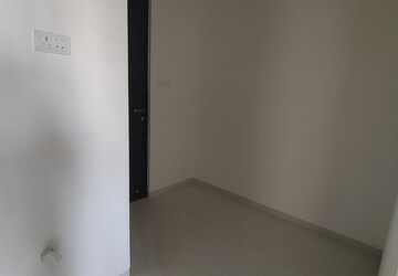 Room in 2 BHK Apartment at Alamdar The Auro, Lower Parel – for Rent