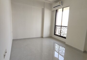 Room in 2 BHK Apartment at Alamdar The Auro, Lower Parel – for Rent