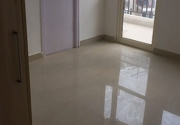 Room in 2 BHK Apartment at Suncity Avenue 76, Sector 76 – for Sale