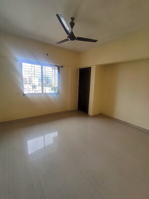 Study Room in 1.5 BHK Apartment at Parshwanath Galaxy, Ghodbunder Road – for Rent