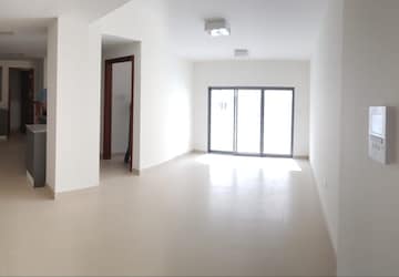 Room in 2 BHK Apartment at LnT Crescent Bay T5, Parel – for Rent