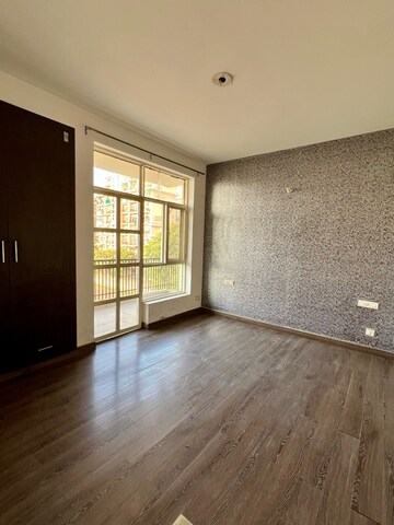 Room in 2 BHK Apartment at Sushma Green vista, Ghazipur – for Rent