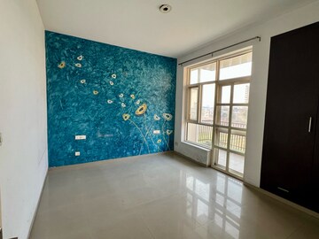 Room in 2 BHK Apartment at Sushma Green vista, Ghazipur – for Rent