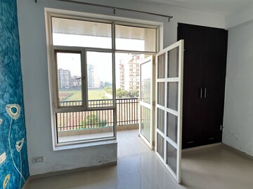 Room in 2 BHK Apartment at Sushma Green vista, Ghazipur – for Rent