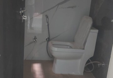 Bathroom in 2.5 BHK Apartment at Mayur Vihar – for Rent