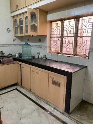 Kitchen in 2.5 BHK Apartment at Mayur Vihar – for Rent