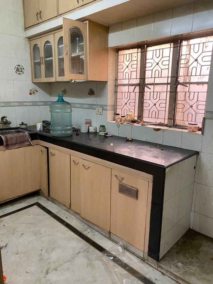 Kitchen, mayur vihar 2.5 Bedroom 850 Sq.Ft. Apartment In Mayur Vihar Delhi 9355750