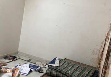 Bedroom in 2.5 BHK Apartment at Mayur Vihar – for Rent