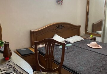 Master Bedroom in 2.5 BHK Apartment at Mayur Vihar – for Rent