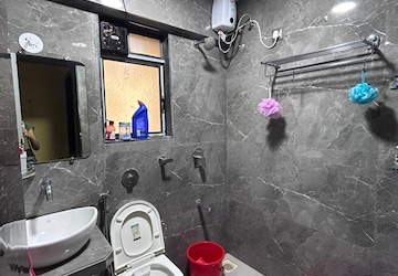 Attached Bathroom in 4 BHK Apartment at Oberoi Realty Park View, Kandivali East – for Sale