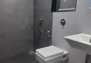 Bathroom in 4 BHK Apartment at Oberoi Realty Park View, Kandivali East – for Sale