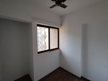 Room in 2 BHK Apartment at Lodha Palava Downtown, Dombivli East – for Rent