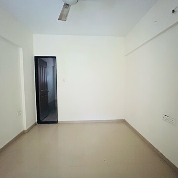 Room in 2 BHK Apartment at Purava Srushti Apartment, Sinhagad Road – for Rent