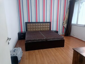 Furnished Amenities in 3 BHK Apartment at Parsvnath Green Ville, Sector 48 – for Rent