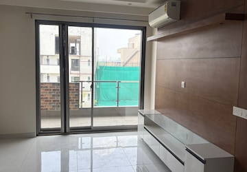 Room in 2.5 BHK Apartment at Pareena Micasa, Sector 68 – for Rent