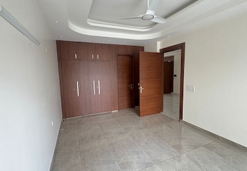 Room in 2.5 BHK Apartment at Pareena Micasa, Sector 68 – for Rent