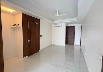 Room in 2.5 BHK Apartment at Pareena Micasa, Sector 68 – for Rent