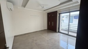 Room in 2.5 BHK Apartment at Pareena Micasa, Sector 68 – for Rent