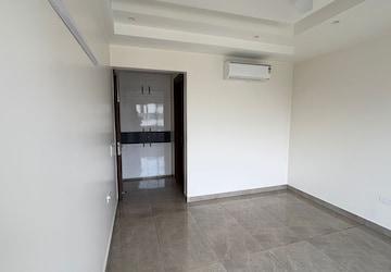 Room in 2.5 BHK Apartment at Pareena Micasa, Sector 68 – for Rent