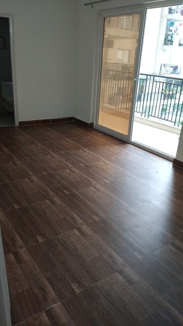 Room in 2 BHK Apartment at Amrapali Enchante, Tech Zone 4 Greater Noida – for Rent