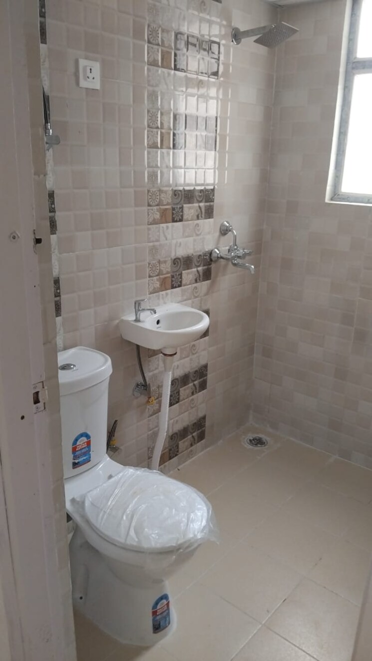 Bathroom, amrapali-enchante 2 Bedroom 900 Sq.Ft. Apartment In Tech Zone 4 Greater Noida Greater Noida 9355858