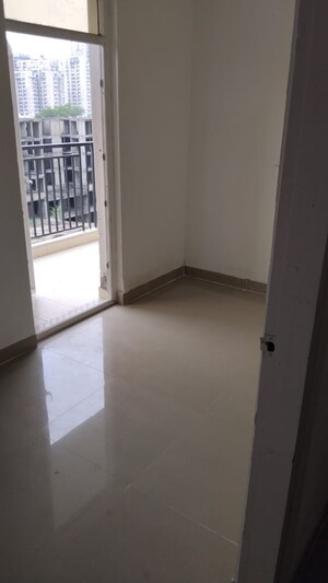 Room in 2 BHK Apartment at Amrapali Enchante, Tech Zone 4 Greater Noida – for Rent