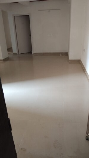 Room in 2 BHK Apartment at Amrapali Enchante, Tech Zone 4 Greater Noida – for Rent