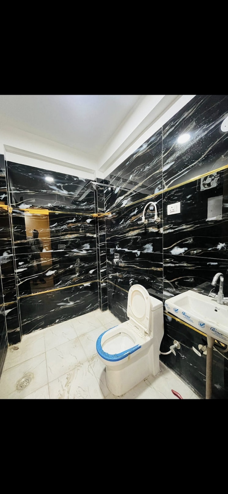 Bathroom, neb sarai 2 Bedroom 1000 Sq.Ft. Builder Floor In Neb Sarai Delhi 9355873