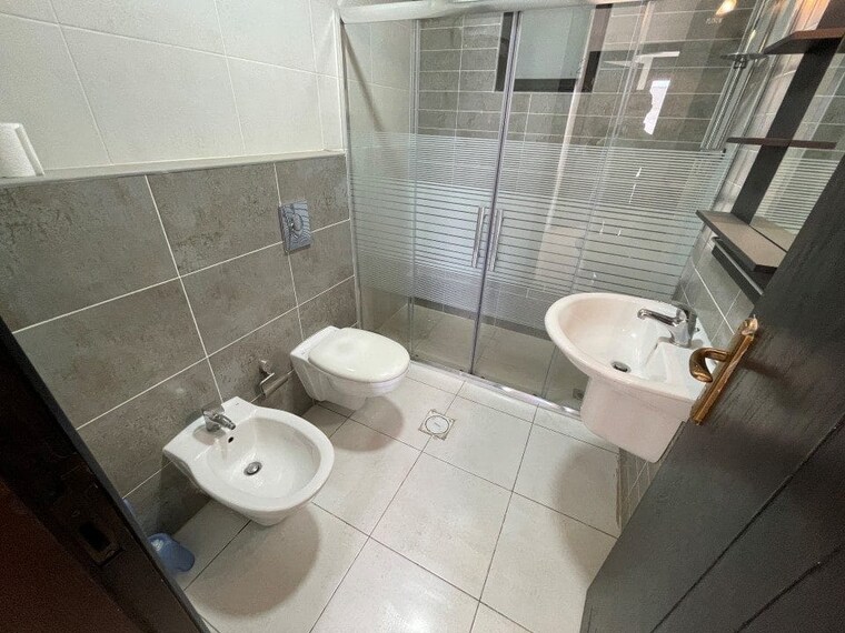 Bathroom, piramal-mahalaxmi 2 Bedroom 780 Sq.Ft. Apartment In Mahalaxmi Mumbai 9355856