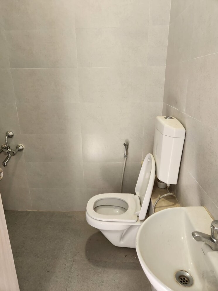 Bathroom, adani-ten-bkc 4 Bedroom 2080 Sq.Ft. Apartment In Bandra East Mumbai 9355874