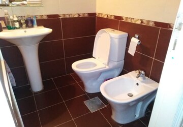 Bathroom in 2 BHK Apartment at Piramal Aranya Arav, Byculla – for Rent