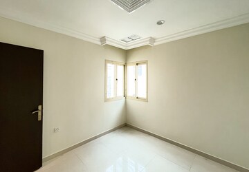 Room in 2 BHK Apartment at Piramal Aranya Arav, Byculla – for Rent