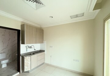 Room in 2 BHK Apartment at Piramal Aranya Arav, Byculla – for Rent