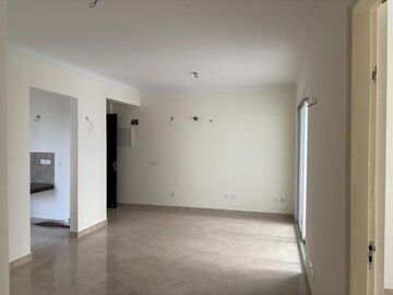 Room in 2.5 BHK Apartment at Eldeco Twin Towers, Iim Road – for Sale