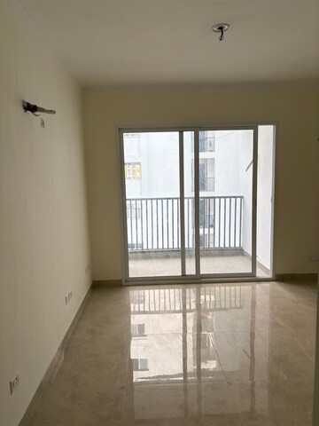 Room in 2.5 BHK Apartment at Eldeco Twin Towers, Iim Road – for Sale