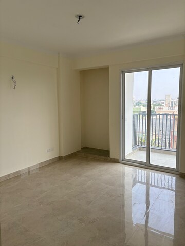 Room in 2.5 BHK Apartment at Eldeco Twin Towers, Iim Road – for Sale