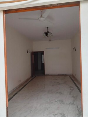 Room in 3 BHK Builder Floor at Greater Kailash I – for Rent