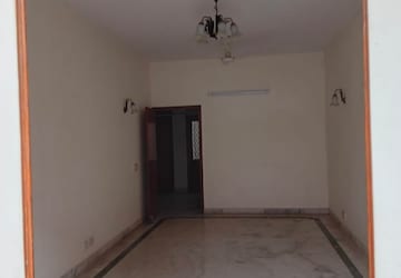 Room in 3 BHK Builder Floor at Greater Kailash I – for Rent