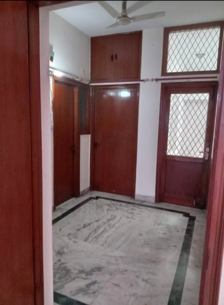 Room, greater kailash i 3 Bedroom 1800 Sq.Ft. Builder Floor In Greater Kailash I Delhi 9355904