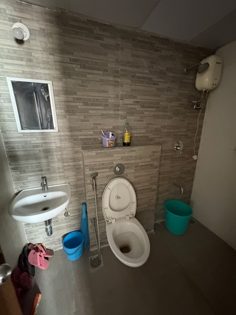 Bathroom, lodha-lakeshore-greens 2 Bedroom 630 Sq.Ft. Apartment In Hedutane Thane 9355950