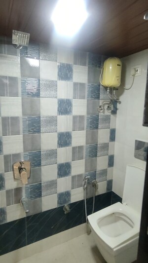 Master Bedroom in 2 BHK Apartment at Naupada – for Rent