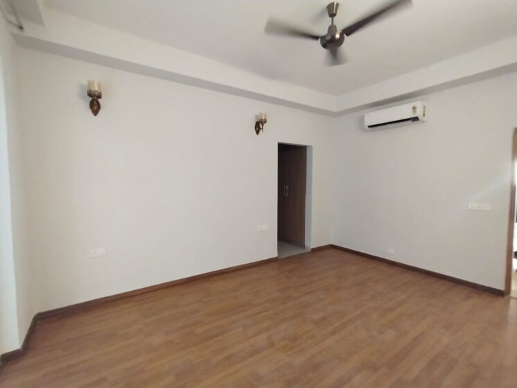 Room, ss-linden 4 Bedroom 2800 Sq.Ft. Builder Floor In Sector 84 Gurgaon 9355975
