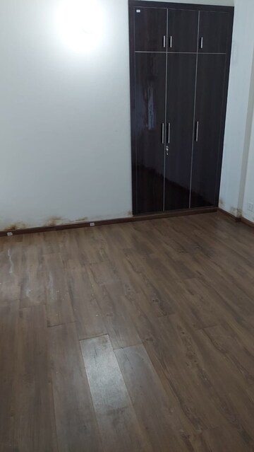 Room in 3 BHK Apartment at Paarth Aadyant, Gomti Nagar – for Rent