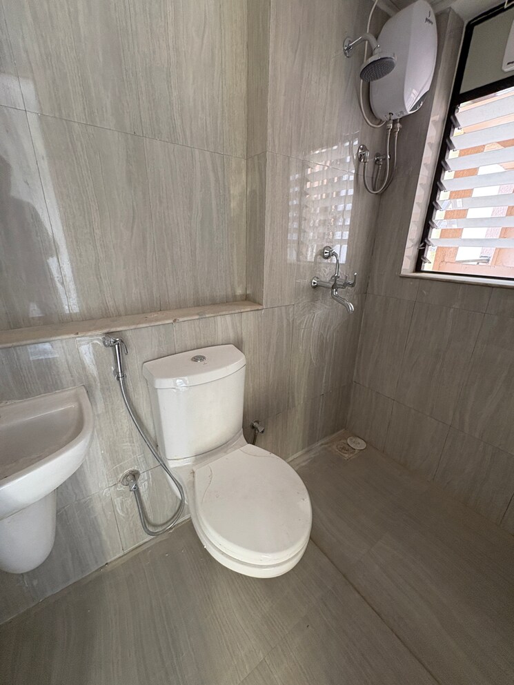 Bathroom, runwal-gardens-phase-3 2 Bedroom 612 Sq.Ft. Apartment In Kalyan Shilphata Road Thane 9355988