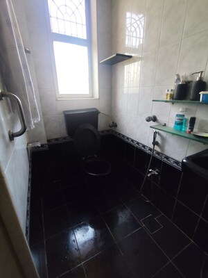 Team Area in 2 BHK Apartment at Andheri West – for Rent