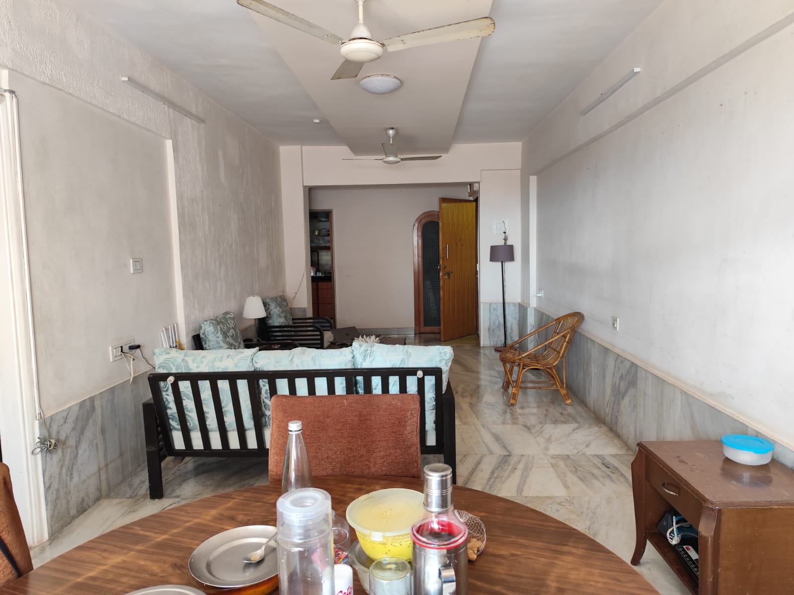 2 BHK Apartment For Rent in Seven Bungalows, Jp Road,